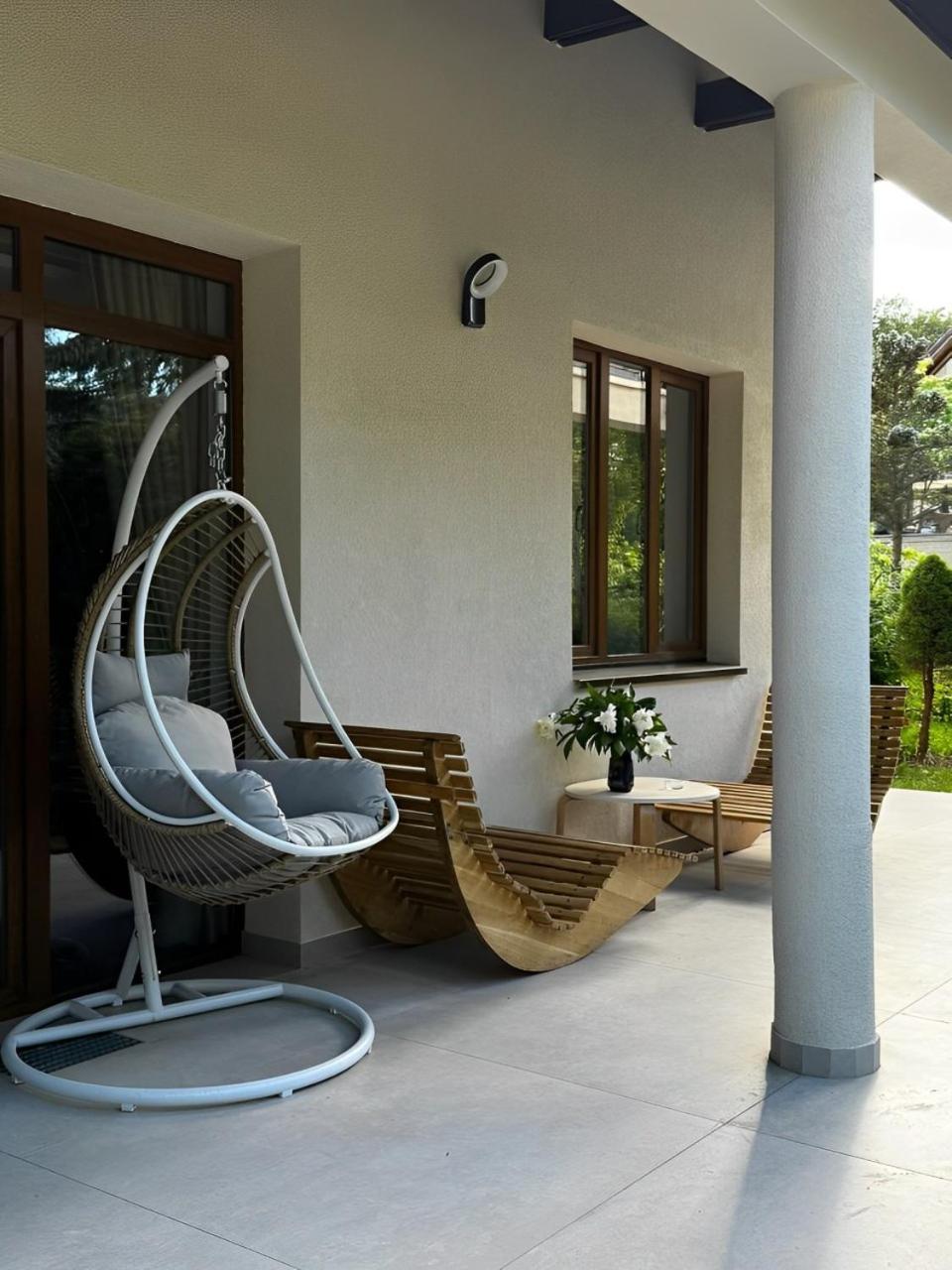 Evie'S Tree House Villa Dragomirna Buitenkant foto