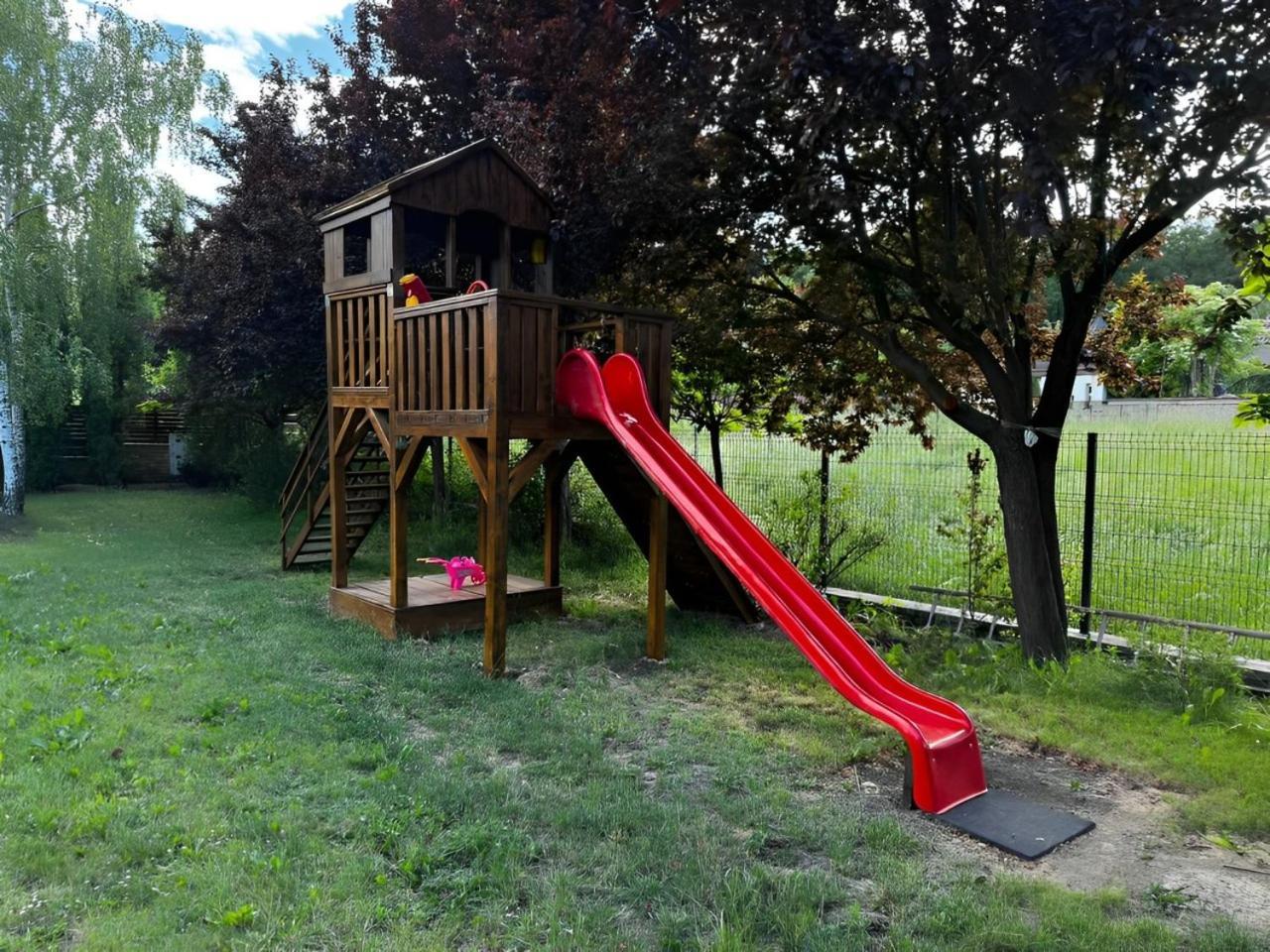 Evie'S Tree House Villa Dragomirna Buitenkant foto
